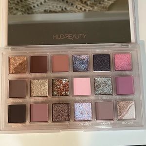 Huda beauty Rose quartz palette